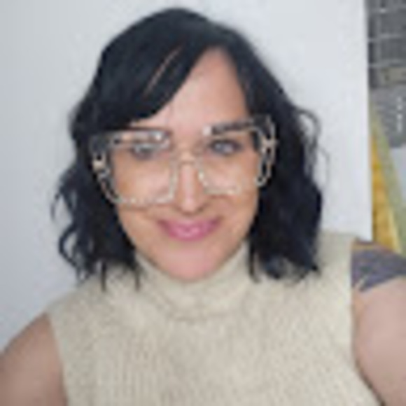 Meet your Posher, Brooke - Picture 1 of 1